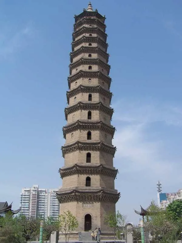 许昌最落寞的文物恐怕就是文峰塔了，宁肯花几个亿造四个假城门，而这