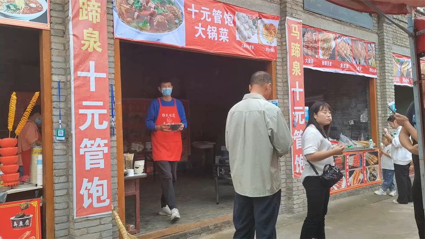 河南一男子景区开11家十元管饱饭店:不赚钱,想做对社会有价值的人