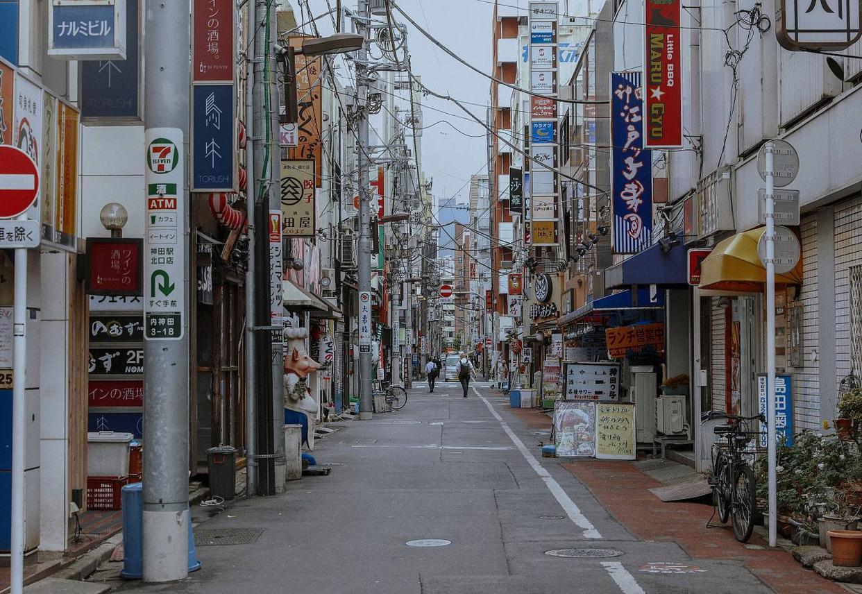 日本街头标语，第一感觉是让人暖心，翻译后却让游客忍不住想笑