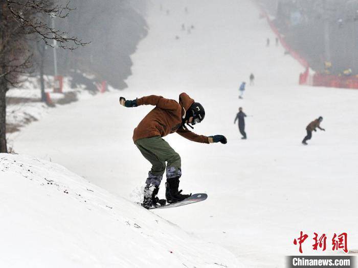 去哪儿：雪季即将来临，天然滑雪场门票预订量环比增长两倍