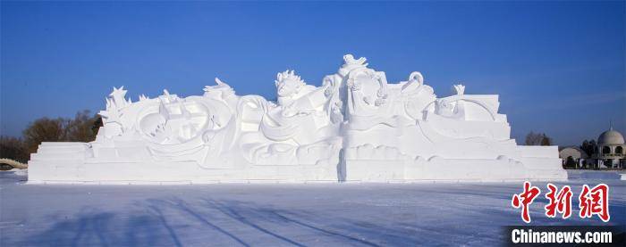 哈尔滨太阳岛雪博会开园 “中国航天”元素主雪雕亮相
